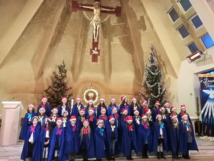 Koncert Kolęd i Pastorałek Chóru Szkoły Podstawowej numer 8 w Kielcach [ZDJĘCIA]