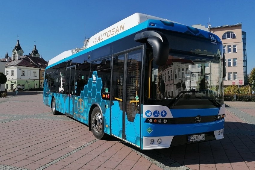 Pierwszy autobus napędzany wodorem opuścił fabrykę w Sanoku [ZDJĘCIA]