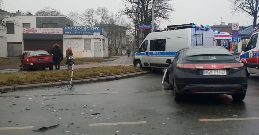 Wypadek na skrzyżowaniu Przybyszewskiego i Tatrzańskiej ZDJĘCIA
