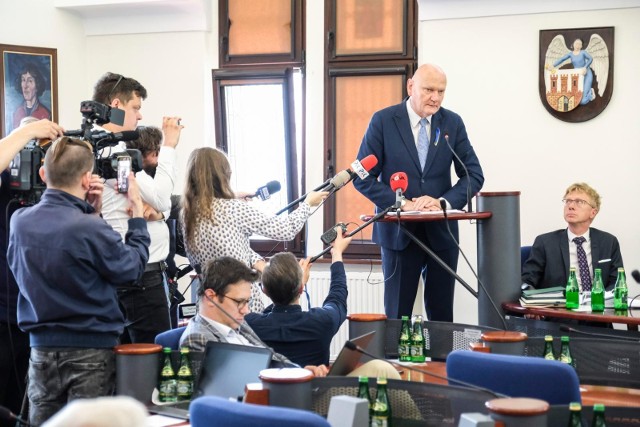 Czwartkowe posiedzenie Rady Miasta Torunia różniło się od wszystkich w tej kadencji. Zdominowała je burzliwa dyskusja wywołana uchwałą na temat odrzucenia społecznego projektu uchwały dotyczącego utworzenia zespołu przyrodniczo-krajobrazowego Wrzosowisko.