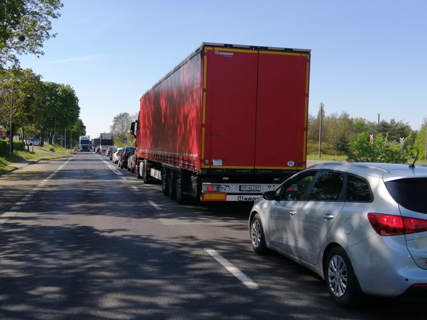 Gigantyczne korki na trasie do Poznania. Kierowcy muszą uzbroić się w cierpliwość
