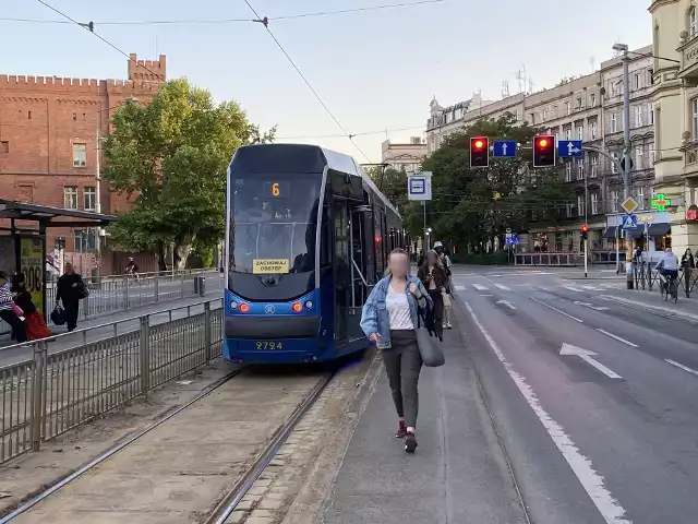 Przystanek wymaga całkowitej przebudowy. Mieszkańcy nie czują się bezpiecznie.