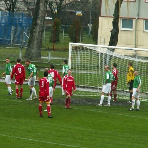 Pilkarze Gryfa 95 Slupsk przegrali w 22. kolejce IV ligi z Orkanem w Rumi 1:3 (0:2).