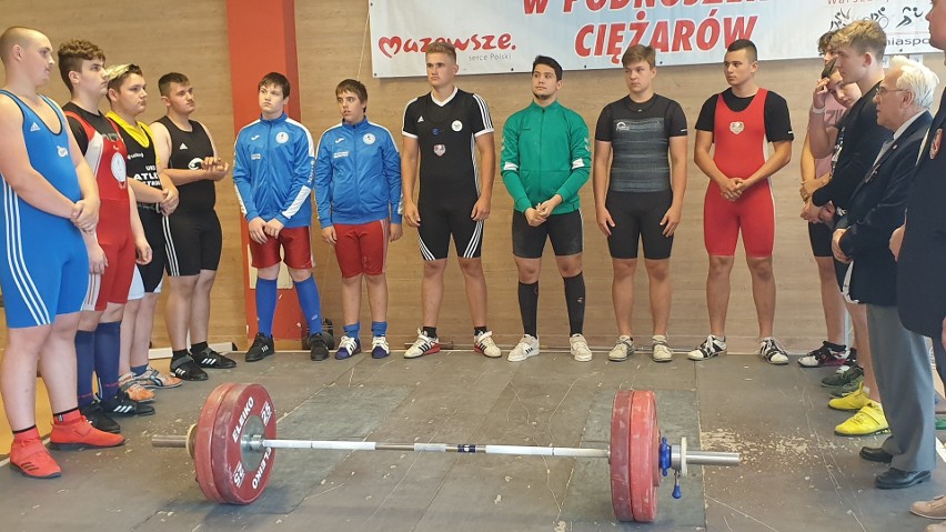 UKS Atleta Ostrołęka z medalem Mistrzostw Województwa Mazowieckiego Juniorek i Juniorów do 17 lat w podnoszeniu ciężarów