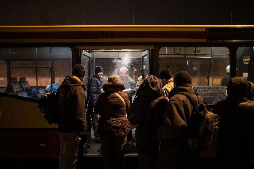 Na ulice Łodzi wyjechał autobus dla bezdomnych [ZDJĘCIA]