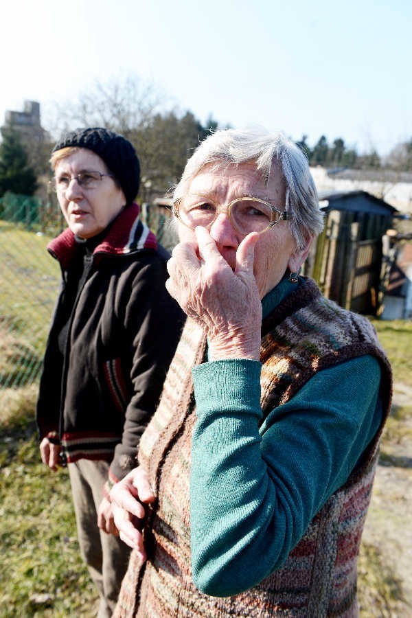 Danuta Adamska i Helena Leszczyńska przekonują, że suszenie kukurydzy mocno daje się we znaki.