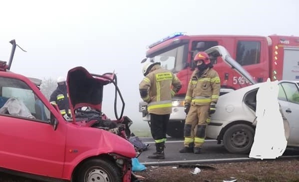 Wąsewo Lachowiec. Wypadek na DK 60. 25.10.2020. Kierująca cinquecento poniosła śmierć na miejscu