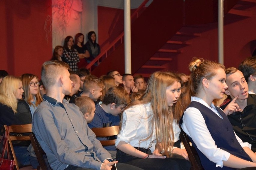 Uczniowie grudziądzkiej „dziewiątki” spektaklem uczcili pamięć Kościuszki