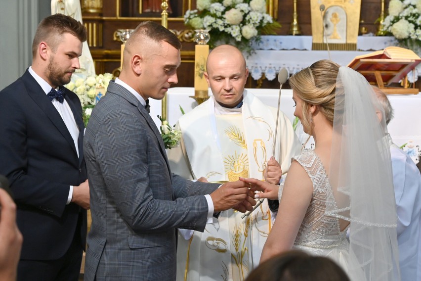 Piękny ślub piłkarza Korony Kielce. Michał Smolarczyk powiedział sakramentalne "tak" Weronice [DUŻO ZDJĘĆ, WIDEO]