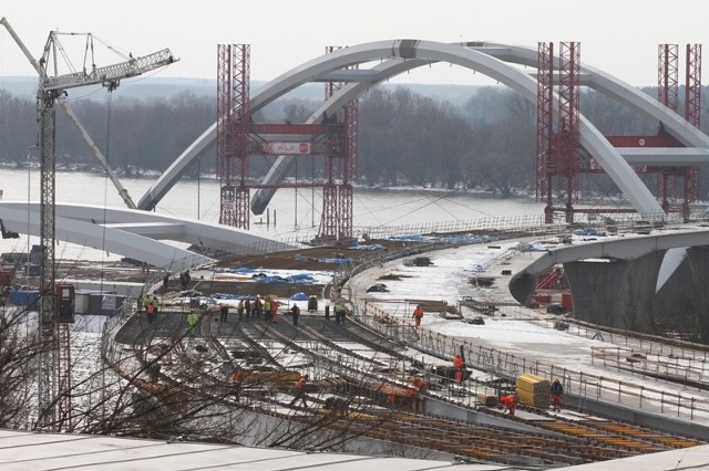 Spławienie pierwszego łuku zajmie od 8 do 12 godzin. W kolejnym etapie łuk zostanie  osadzony na podporach