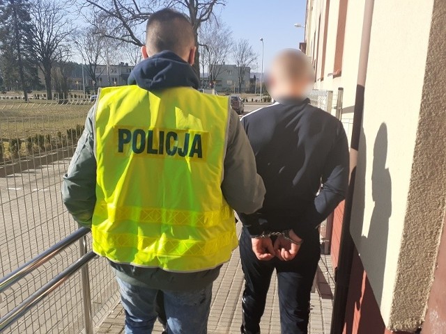 20-latek zatrzymany przez policję lęborską w sprawie wymuszenia rozbójniczego