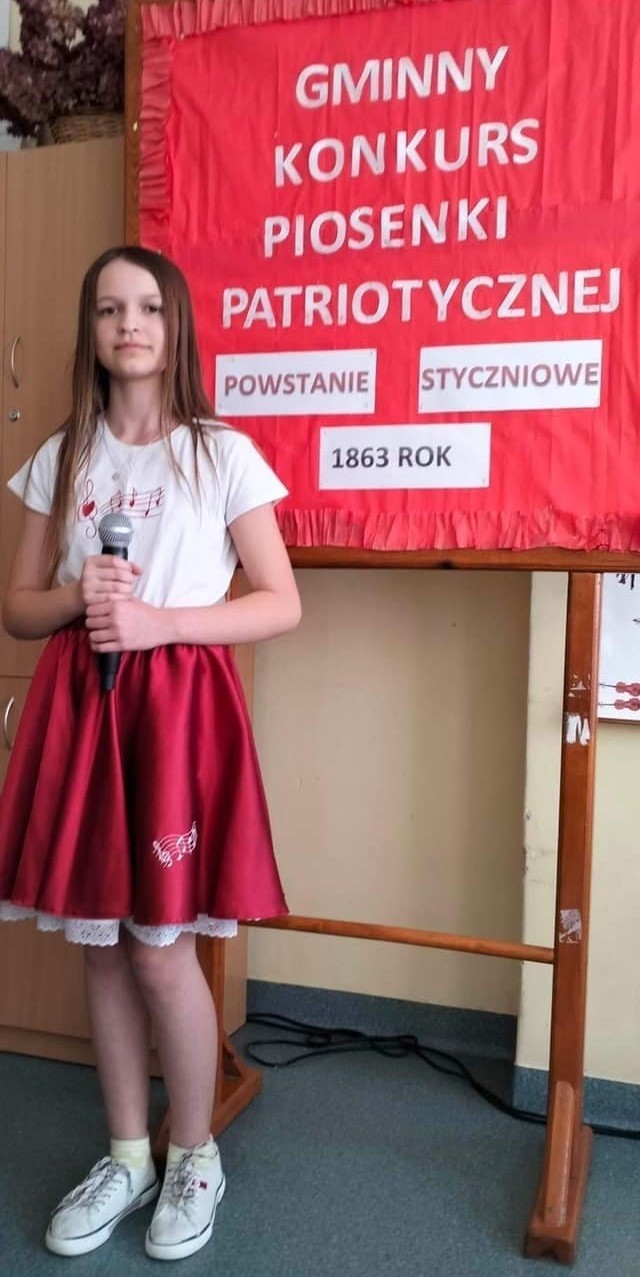 Gminny Konkurs Piosenki Patriotycznej w Szkole Podstawowej w Małogoszczu. Uczniowie piosenką uczcili pamięć o powstańcach styczniowych