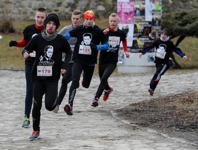 Ponad 400 osób wzięło w niedzielę udział w biegu "Tropem Wilczym" w Przemyślu. Startowano na dystansie 1963 m lub 7 km.