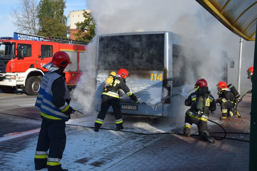 W Szczecinku zapalił się autobus [zdjęcia]