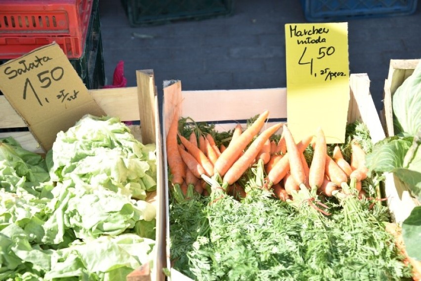 Ceny warzyw, owoców i kwiatów na targowisku