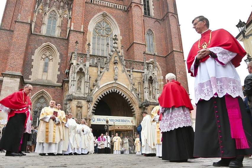 Procesja z okazji Bożego Ciała w centrum Wrocławia