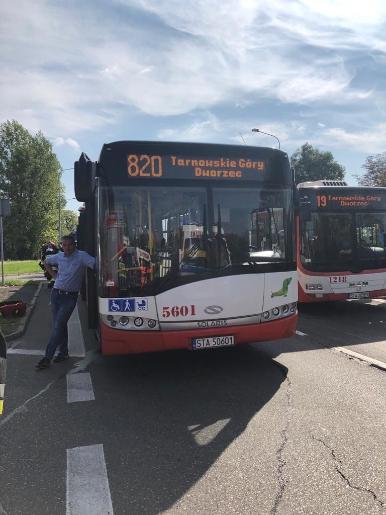 Bytom: Autobus 820 gwałtownie zahamował. 7 osób trafiło do szpitala
