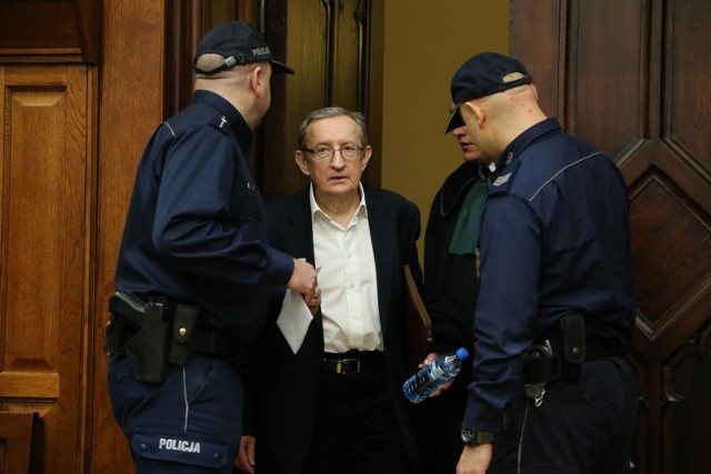 Dziś miał się zacząć proces Piniora, jego asystenta Jarosława Wardęgi i trzech innych osób, którym prokuratura zarzuca korupcję.