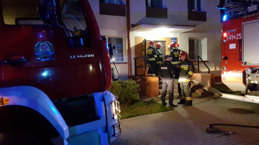 Pożar na osiedlu mieszkaniowym w Szczecinku [zdjęcia]