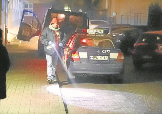 Na miejscu zdarzenia w piątkowy wieczór przez kilka godzin pracowali policjanci, zabezpieczając ślady.