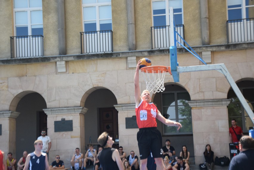 Kielce Streetball Challenge 2019. Efektowne popisy koszykarskie pod Wojewódzkim Domem Kultury (ZDJĘCIA)
