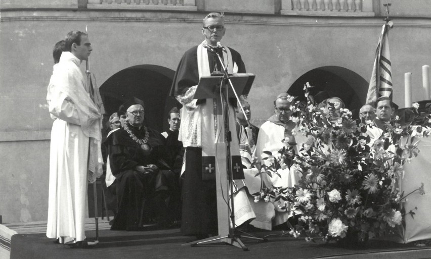 Pomnik Jana Pawła II i kard. Stefana Wyszyńskiego ma 40 lat