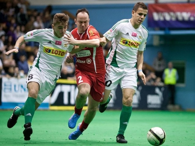 Fragment meczu z VII Amber Cup Lechia Gdańsk (jasne stroje) &#8211; Górnik Zabrze.