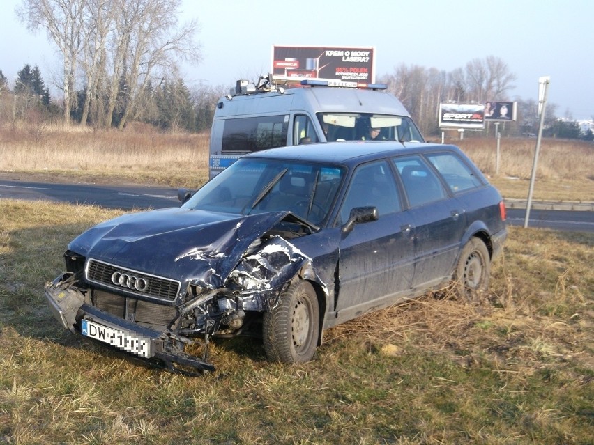 Wrocław: Wypadek na Kwiatkowskiego. Utrudnienia w ruchu (ZDJĘCIA)