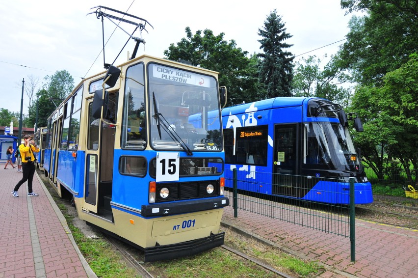 Kraków. Tramwaj 105N z 1975 roku kursował na specjalnej linii muzealnej [ZDJĘCIA]