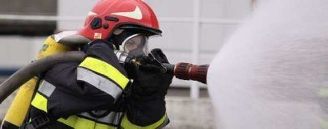 Pożar przy ulicy Kosziuszki 31 w Bydgoszczy gasiły trzy zastępy strażaków