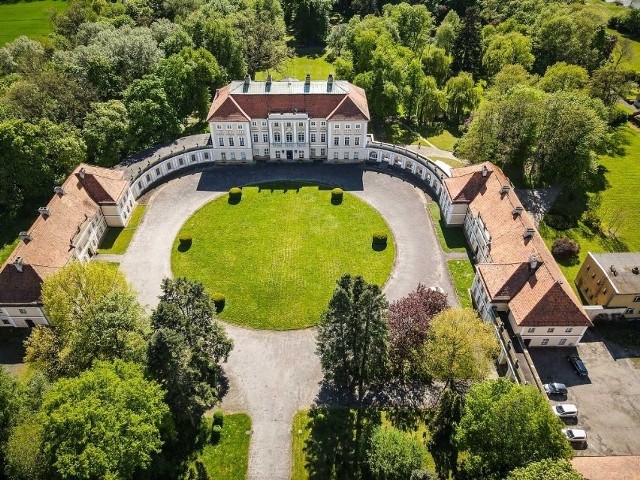 Od 1945 pałac w Pawłowicach koło Leszna należy do Zootechnicznego Zakładu Doświadczalnego, który jest filią Instytutu Zootechniki z Krakowa.