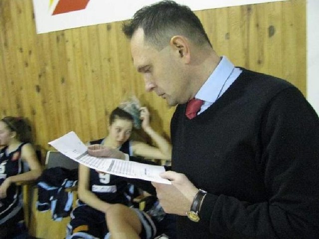 Trener Maciej Kruszewski liczy na dobrą postawę swoich koszykarek w przyszłym sezonie.