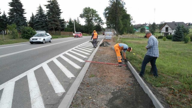 Niedaleko tego miejsca w maju tego rok zginął czteroletni chłopiec. Teraz budowany jest tam chodnika dla pieszych.