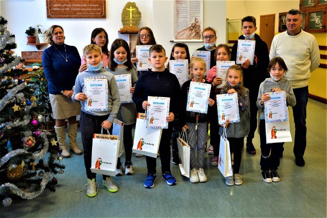 Uczniowie Szkoły Podstawowej im. Jana Pawła II wyróżnieni w projekcie mPotęgi „Matematyczni Detektywi”