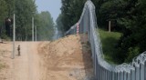 Rusza budowa tymczasowej zapory na granicy Polski z Obwodem Kaliningradzkim. Będzie miała 2,5 metra wysokości - zapowiada minister Błaszczak