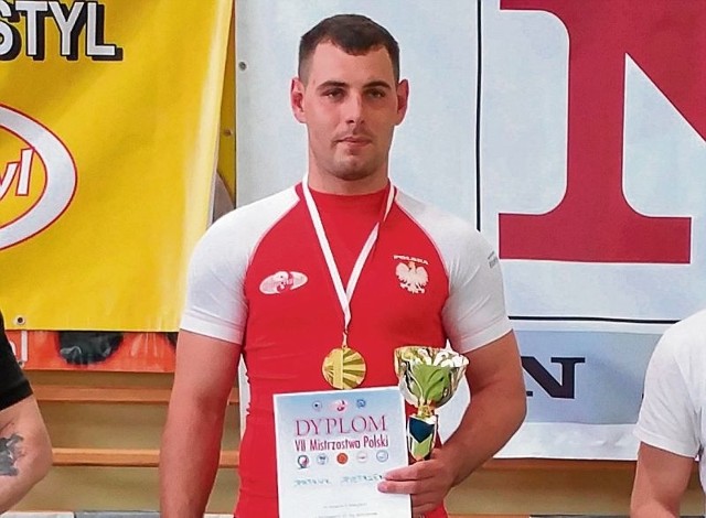 Na najwyższym stopniu podium mistrz Polski w kategorii 91 kg Patryk Pietrzeniak