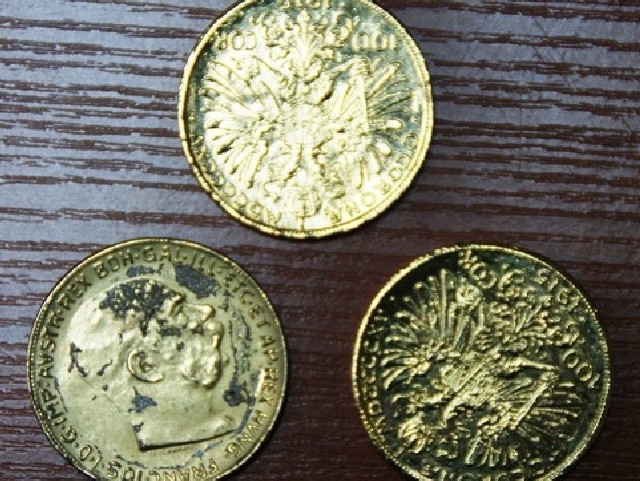 W mieszkaniu 41-latka policjanci nie znaleźli cennych monet, jakie oferowane były w internecie.