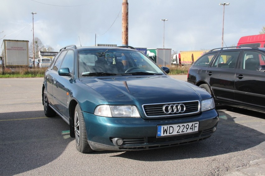 Audi A4, 1996 r., 1,8, 3 tys. 900 zł;
