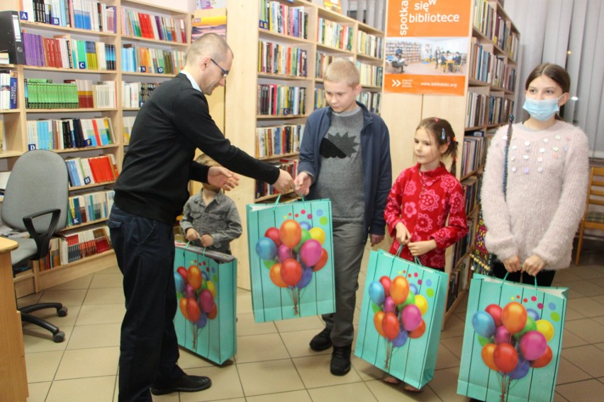 Najlepsi czytelnicy z gminy Przytyk zostali nagrodzeni za dużą liczbę przeczytanych książek
