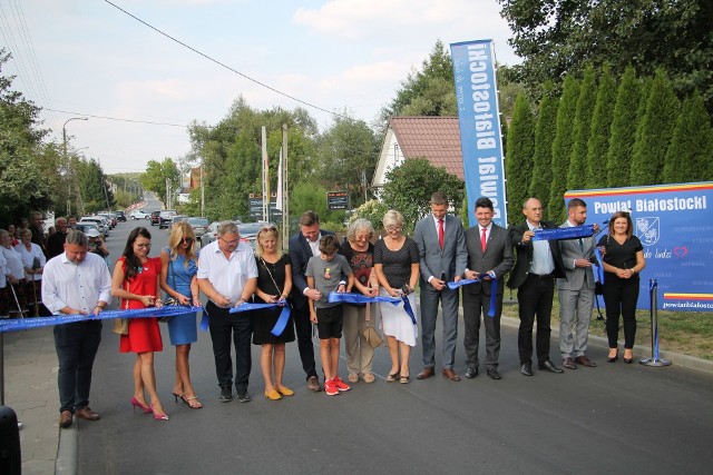 W środę została oficjalnie otwarta wyremontowana droga we wsi Dąbrówki (gm. Wasilków)