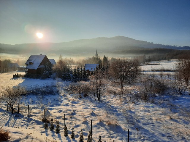 W Górach Opawskich lezy 15 cm puchowego śniegu. Jest tu jednak najzimniej w regionie.