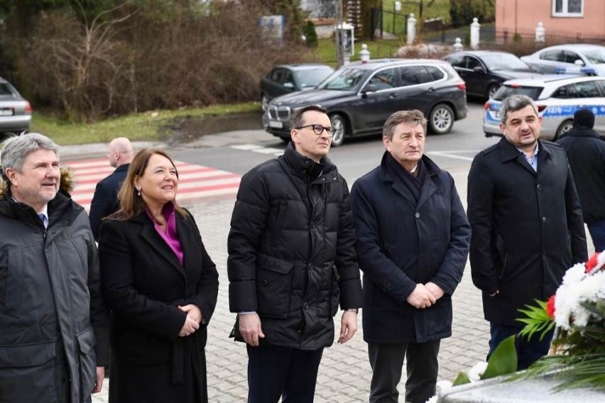 W Jaśle premier M. Morawiecki złożył kwiaty pod pomnikiem...