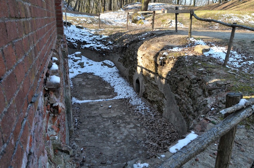 Skończyły się zaplanowane na ten rok przy głównej bramie...