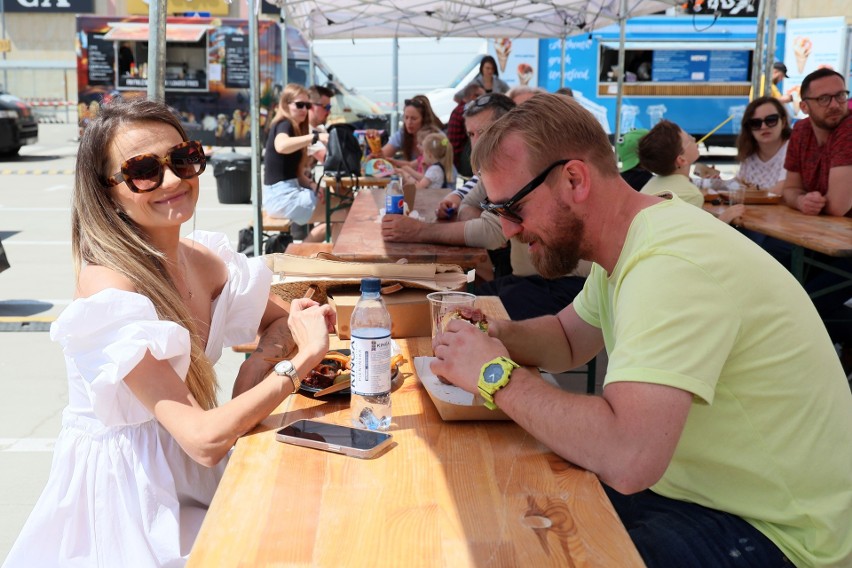 Food trucki zaparkowały pod felicity i cieszyły się dużym zainteresowaniem. Zobacz zdjęcia 