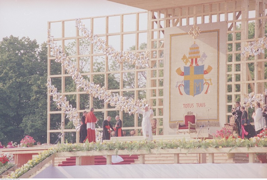 1987-06-10 - Pobyt papieża Jana Pawła II w Krakowie podczas...