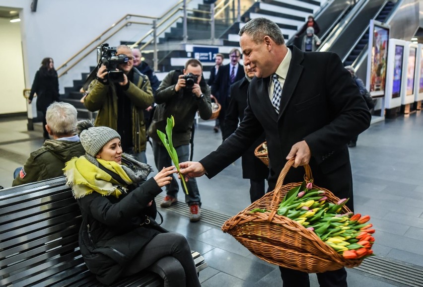 8 marca (czwartek) w Międzynarodowy Dzień Kobiet prezydent...