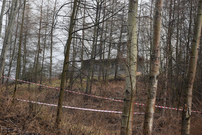 Posesja, na której rozegrała się tragedia jest oddzielona...