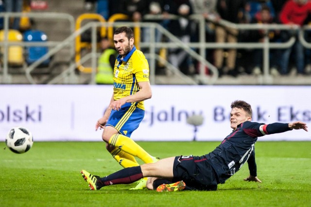 02.11.2018 gdynia. lotto ekstraklasa. mecz arka gdynia - pogon szczecin n/z luka zarandia (10), hubert matyniak (15) fot. piotr hukalo / dziennik baltycki / polska press