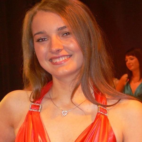 Justyna Ciupka ma 20 lat, pochodzi z Rożnicy w gminie Słupia Jędrzejowska, obecnie jest studentką Śląskiego Uniwersytetu Medycznego.