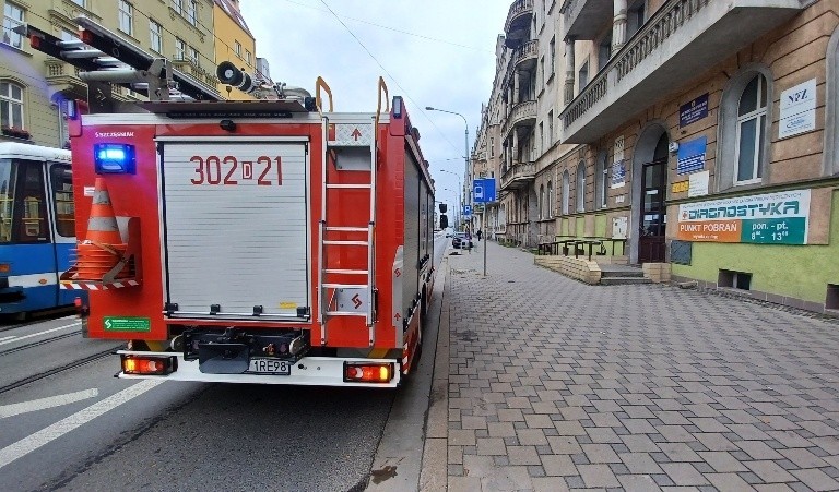 Straż pożarna we wrocławskiej przychodni. Co się tam stało?